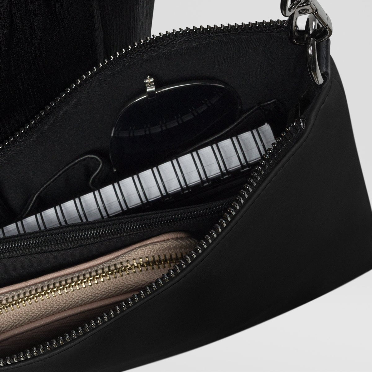 Signature Crossbody bag